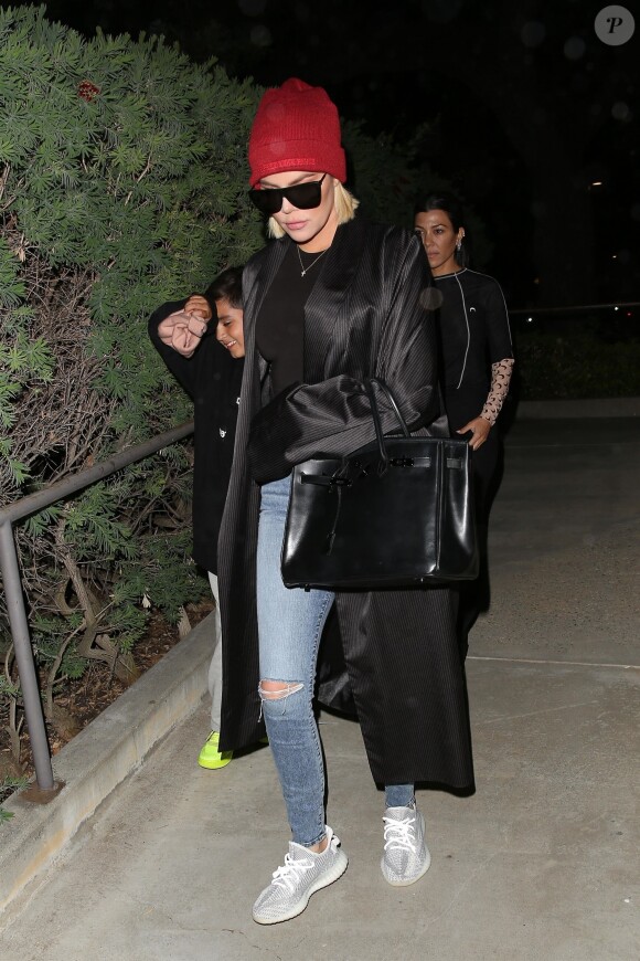 Khloé, Kourtney Kardashian et son fils Mason - Les célébrités arrivent à la soirée d'anniversaire de Travis Scott aux Cinepolis Luxury Cinemas à Thousand Oaks. Le 25 avril 2019.