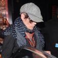 Johnny Depp quitte le bar Ronnie Scotts à Soho après le concert de Ronnie Wood à Londres le 15 novembre 2018.