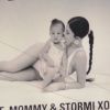 Kylie Jenner et sa fille Stormi souhaitent un joyeux anniversaire à Travis Scott (27 ans le 30 avril) sur un panneau publicitaire au croisement des boulevards Santa Monica et La Cienega. Le 26 avril 2019.