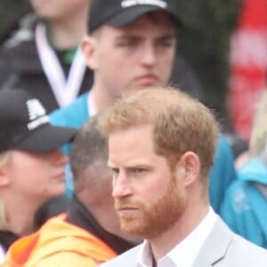 Le prince Harry, duc de Sussex, a fait une apparition surprise au marathon de Londres pour remettre des médailles le 28 avril 2019, alors que l'accouchement de sa femme la duchesse Meghan était imminent.