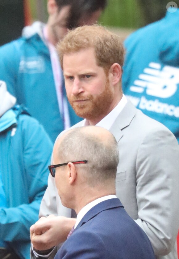 Le prince Harry, duc de Sussex, a fait une apparition surprise au marathon de Londres pour remettre des médailles le 28 avril 2019, alors que l'accouchement de sa femme la duchesse Meghan était imminent.