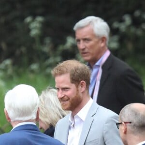 Le prince Harry, duc de Sussex, a fait une apparition surprise au marathon de Londres pour remettre des médailles le 28 avril 2019, alors que l'accouchement de sa femme la duchesse Meghan était imminent.