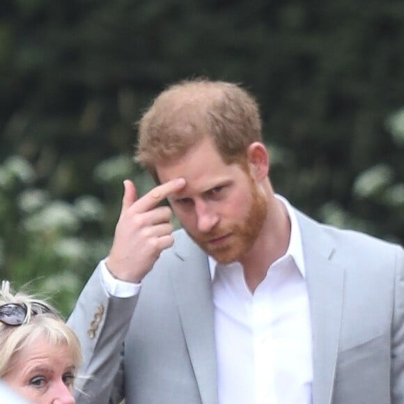 Le prince Harry, duc de Sussex, a fait une apparition surprise au marathon de Londres pour remettre des médailles le 28 avril 2019, alors que l'accouchement de sa femme la duchesse Meghan était imminent.