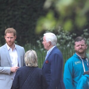 Le prince Harry, duc de Sussex, a fait une apparition surprise au marathon de Londres pour remettre des médailles le 28 avril 2019, alors que l'accouchement de sa femme la duchesse Meghan était imminent.