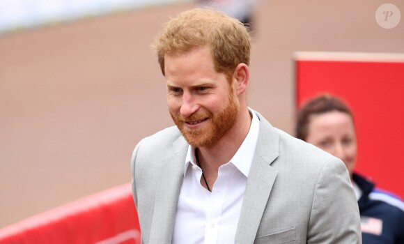 Le prince Harry, duc de Sussex, a fait une apparition au marathon de Londres pour remettre des médailles le 28 avril 2019, alors que la naissance de son premier enfant avec sa femme la duchesse Meghan était imminent.