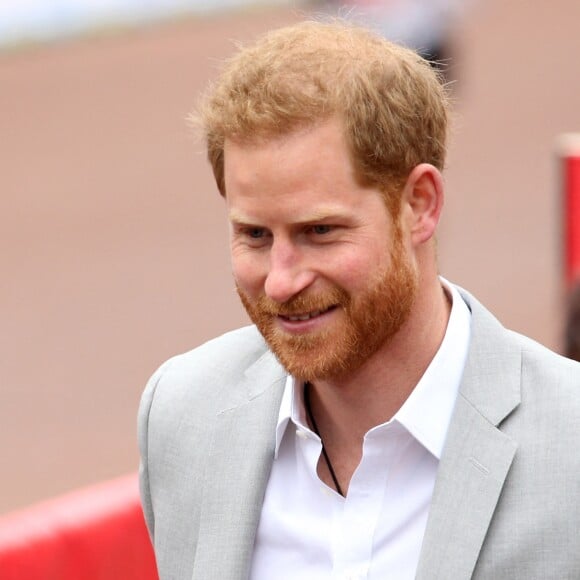 Le prince Harry, duc de Sussex, a fait une apparition au marathon de Londres pour remettre des médailles le 28 avril 2019, alors que la naissance de son premier enfant avec sa femme la duchesse Meghan était imminent.