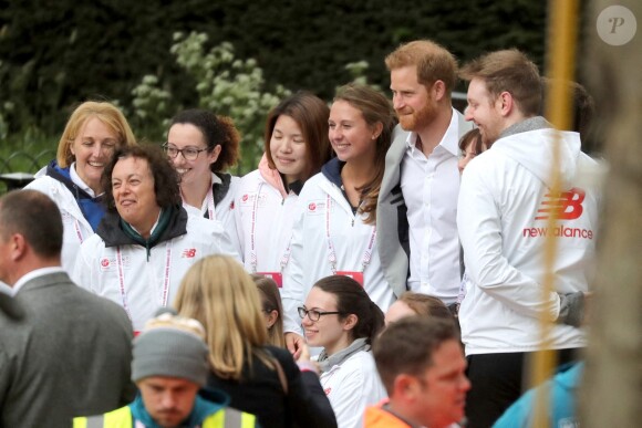 Le prince Harry, duc de Sussex, a fait une apparition au marathon de Londres pour remettre des médailles le 28 avril 2019, alors que la naissance de son premier enfant avec sa femme la duchesse Meghan était imminent.