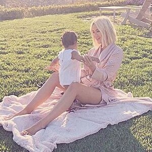 Khloé Kardashian et sa fille True. 2019.