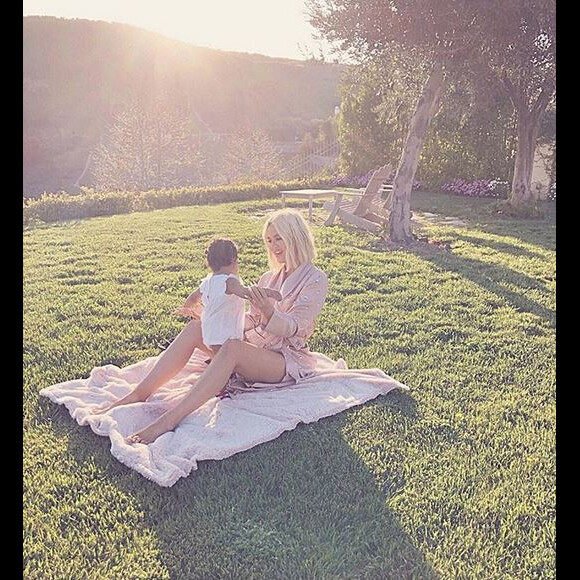 Khloé Kardashian et sa fille True. 2019.