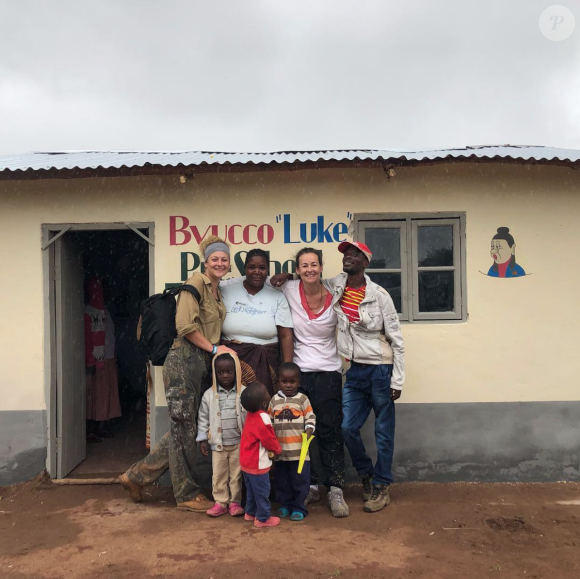 Sophie Perry inaugure une école maternelle au nom de son père, le défunt Luke Perry, dans une commune du Malawi. Avril 2019.