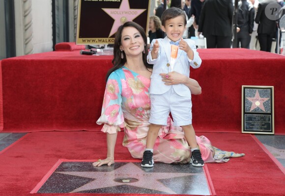Lucy Liu et son fils Rockwell Lloyd - Lucy Liu reçoit son étoile sur le Walk Of Fame dans le quartier de Hollywood à Los Angeles. Révélée par son rôle dans la série Ally McBeal, elle est également célèbre pour son interprétation du Dr Joan Watson dans la série policière Elementary. Le 1er mai 2019