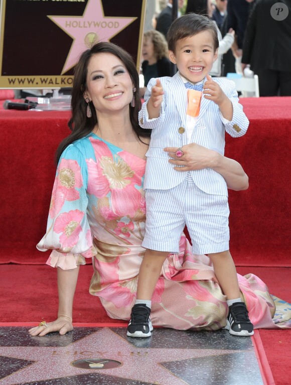 Lucy Liu et son fils Rockwell Lloyd - Lucy Liu reçoit son étoile sur le Walk Of Fame dans le quartier de Hollywood à Los Angeles. Révélée par son rôle dans la série Ally McBeal, elle est également célèbre pour son interprétation du Dr Joan Watson dans la série policière Elementary. Le 1er mai 2019