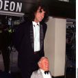 Peter Mayhew et Kenny Barker (R2 D2) à Londres en juillet 1999.