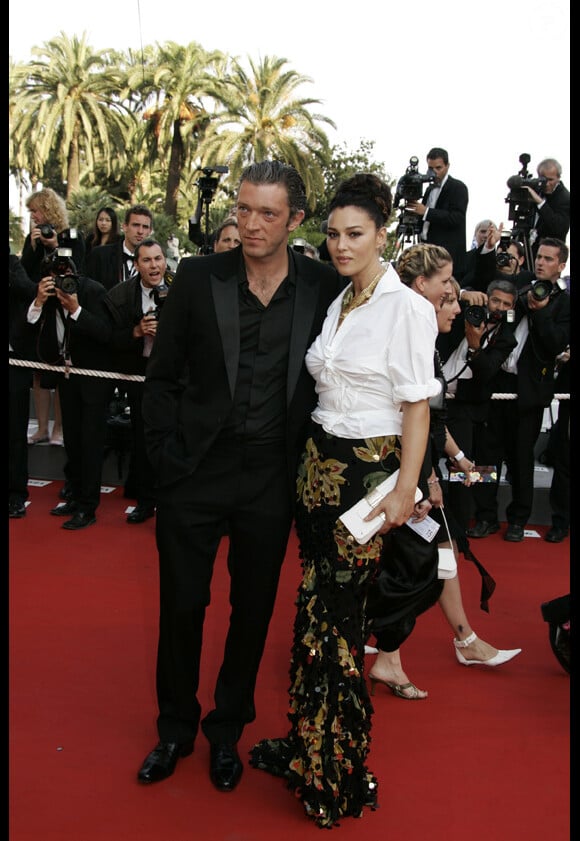Archives - Vincent Cassel et sa femme Monica Bellucci - Marches du film ''Les Indigènes''lors du Festival de Cannes, le 25 mai 2006.
