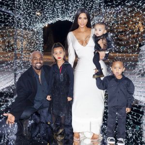 Kim Kardashian, Kanye West et leurs trois enfants North, Saint et Chicago fêtent le réveillon de Noël. Calabasas, le 24 décembre 2018.