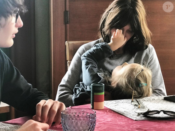 Carla Bruni avec ses enfants, Aurélien et Giulia, sur Instagram le 5 janvier 2018.