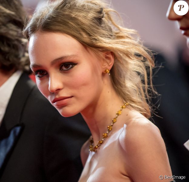 Lily-Rose Depp - Montée des marches du film "I, Daniel Blake" lors du 69ème Festival International du Film de Cannes. Le 13 mai 2016. © Jacovides-Borde-Moreau/Bestimage