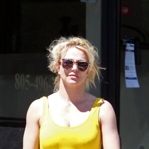 Exclusif - Britney Spears se rend dans un centre de bronzage à Los Angeles, le 15 septembre 2018.