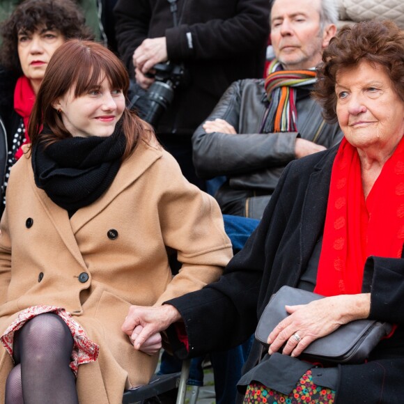 Exclusif - Lou Villafranca, la fille de Maurane, et Jeannie Patureaux, la mère de l'artiste - Inauguration du square Maurane, un an après sa mort, à Schaerbeekprès de Bruxelles, Belgique, le 7 mai 2019. © Alain Rolland / Imagebuzz / Bestimage