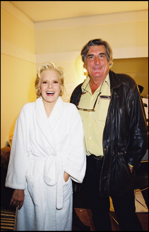 Sylvie Vartan et Jean-Claude Brisseau dans sa loge à l'Olympia le 28 octobre 1999.
