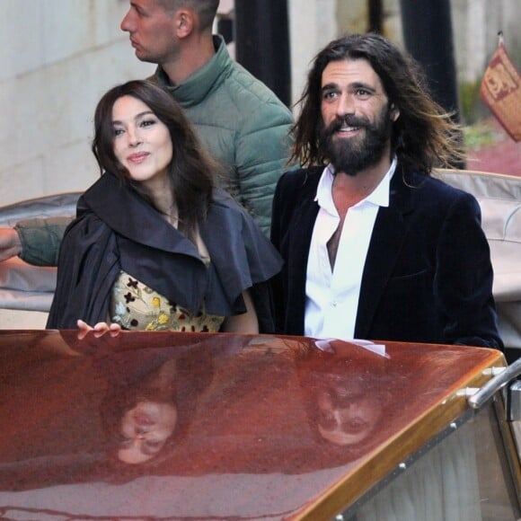 Monica Bellucci et son compagnon Nicolas Lefebvre arrivent au bal masqué Dior à Venise, Italie, le 11 mai 2019.