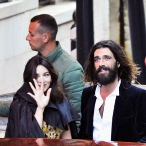 Monica Bellucci et son compagnon Nicolas Lefebvre arrivent au bal masqué Dior à Venise, Italie, le 11 mai 2019.