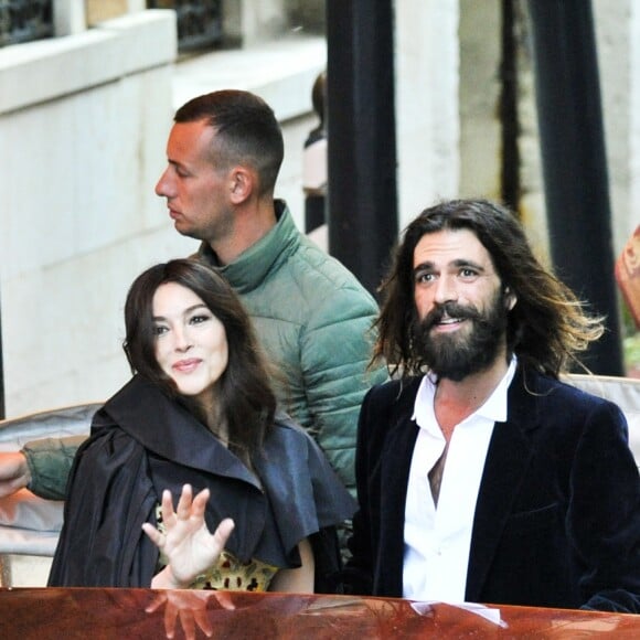 Monica Bellucci et son compagnon Nicolas Lefebvre arrivent au bal masqué Dior à Venise, Italie, le 11 mai 2019.