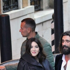 Monica Bellucci et son compagnon Nicolas Lefebvre arrivent au bal masqué Dior à Venise, Italie, le 11 mai 2019.