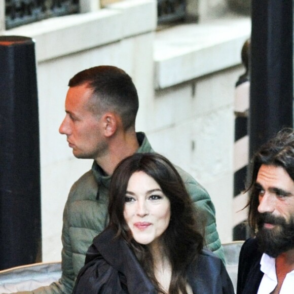 Monica Bellucci et son compagnon Nicolas Lefebvre arrivent au bal masqué Dior à Venise, Italie, le 11 mai 2019.