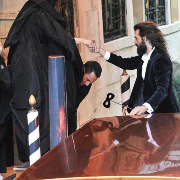 Monica Bellucci et son compagnon Nicolas Lefebvre arrivent au bal masqué Dior à Venise, Italie, le 11 mai 2019.