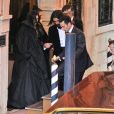 Monica Bellucci et son compagnon Nicolas Lefebvre arrivent au bal masqué Dior à Venise, Italie, le 11 mai 2019.