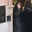 Monica Bellucci et son compagnon Nicolas Lefebvre arrivent au bal masqué Dior à Venise, Italie, le 11 mai 2019.
