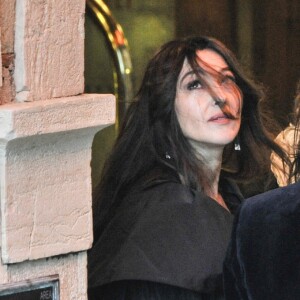 Monica Bellucci et son compagnon Nicolas Lefebvre arrivent au bal masqué Dior à Venise, Italie, le 11 mai 2019.