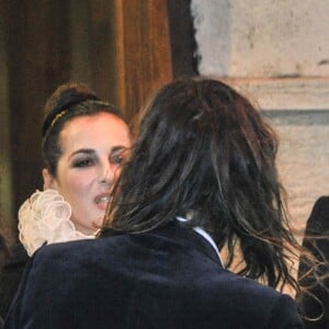 Monica Bellucci et son compagnon Nicolas Lefebvre arrivent au bal masqué Dior à Venise, Italie, le 11 mai 2019.