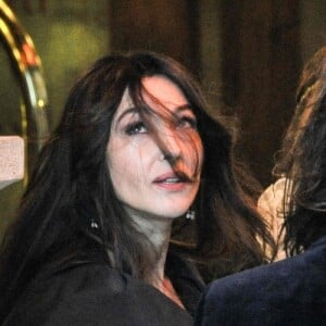 Monica Bellucci et son compagnon Nicolas Lefebvre arrivent au bal masqué Dior à Venise, Italie, le 11 mai 2019.