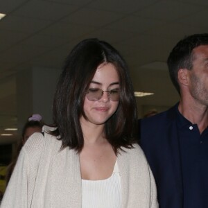 Selena Gomez arrive à l'aéroport de Nice lors du 72ème Festival International du Film de Cannes. Le 13 mai 2019.