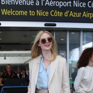 Elle Fanning, membre du jury du festival de Cannes arrive à l'aéroport de Nice en marge de la 72ème édition du Festival de Cannes le 12 mai 2019.