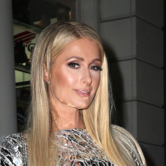 Paris Hilton pose pour les photographes dans les rues de New York, le 14 mai 2019.