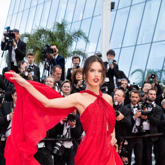 Alessandra Ambrosio - Montée des marches du film "Les Misérables" lors du 72ème Festival International du Film de Cannes. Le 15 mai 2019 © Borde / Bestimage