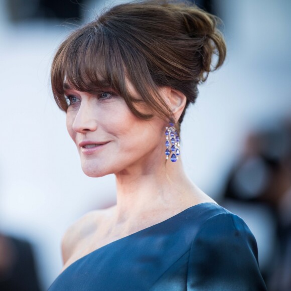 Carla Bruni Sarkozy - Montée des marches du film "Les Misérables" lors du 72ème Festival International du Film de Cannes. Le 15 mai 2019 © Jacovides-Moreau / Bestimage