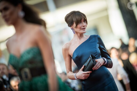 Carla Bruni Sarkozy - Montée des marches du film "Les Misérables" lors du 72ème Festival International du Film de Cannes. Le 15 mai 2019 © Jacovides-Moreau / Bestimage