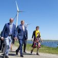 Le roi Willem-Alexander des Pays-Bas lors de l'ouverture du parc éolien Krammer à Bruinisse. Le parc éolien de Krammer comprend 34 éoliennes et fournit environ 102 mégawatts d'énergie verte à plus de 100.000 foyers. Bruinisse, le 15 mai 2019.  King Willem-Alexander with Teus Baars of Zeeuwind Monique Sweep of Deltawind during the opening of Windpark Krammer, Wind Farm, in Bruinisse. Windpark Krammer has 34 wind turbines and provide approximately 102 megawatts of green energy for more than 100,000 households. May 15th, 2019.15/05/2019 - Bruinisse