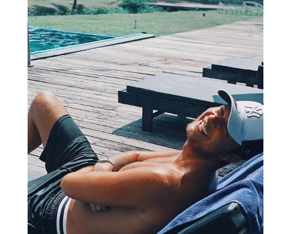 Vincent de "Moundir 4" à la piscine - Instagram, 6 avril 2019