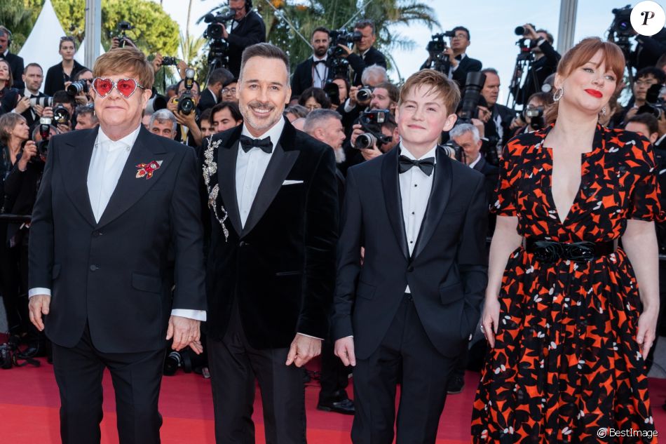 Kit Connor Films Et Programmes Tv Elton John (Lunettes Gucci) et son mari David Furnish, Kit Connor