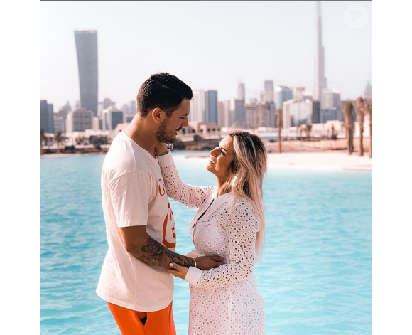 Carla Moreau, enceinte, et son compagnon Kevin Guedj - Instagram, 16 mai 2019