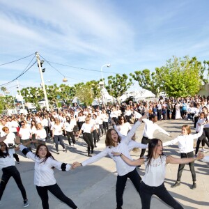 Carioca géante dans les allées de la Liberté à Cannes (à 18 heures) à l'occasion des 25 ans du film "La Cité de la peur" lors du 72ème Festival International du Film de Cannes le 16 Mai 2019. © Clement Tiberghien / Nice Matin / Bestimage