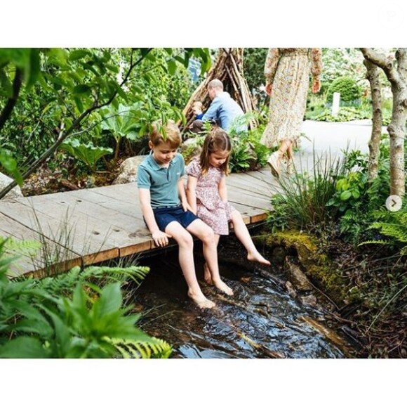 Kate Middleton et le prince William publient des photos de leur après-midi du dimanche 19 mai 2019 en famille au Chelsea Flower Show, avec leurs enfants (le prince George, la princesse Charlotte et le prince Louis) sur Instagram. Photo prise par @mattporteous.