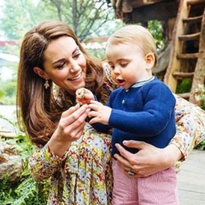 Kate Middleton et le prince William publient des photos de leur après-midi du dimanche 19 mai 2019 en famille au Chelsea Flower Show, avec leurs enfants (le prince George, la princesse Charlotte et le prince Louis) sur Instagram. Photo prise par @mattporteous.