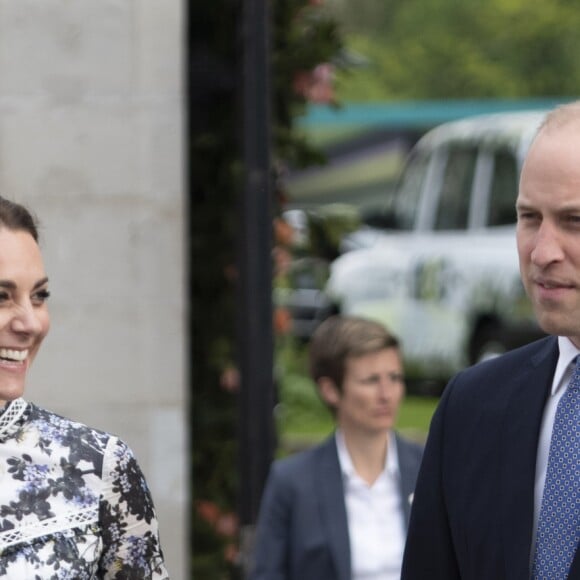 Kate Middleton, duchesse de Cambridge, a fait visiter son jardin baptisé "Back to Nature" à la reine Elizabeth II au "Chelsea Flower Show 2019" à Londres, le 20 mai 2019.