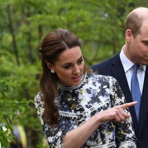 Kate Middleton, duchesse de Cambridge, a fait visiter son jardin baptisé "Back to Nature" à la reine Elizabeth II au "Chelsea Flower Show 2019" à Londres, le 20 mai 2019.